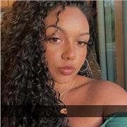 Étudiante donne des cours de soutiens scolaire